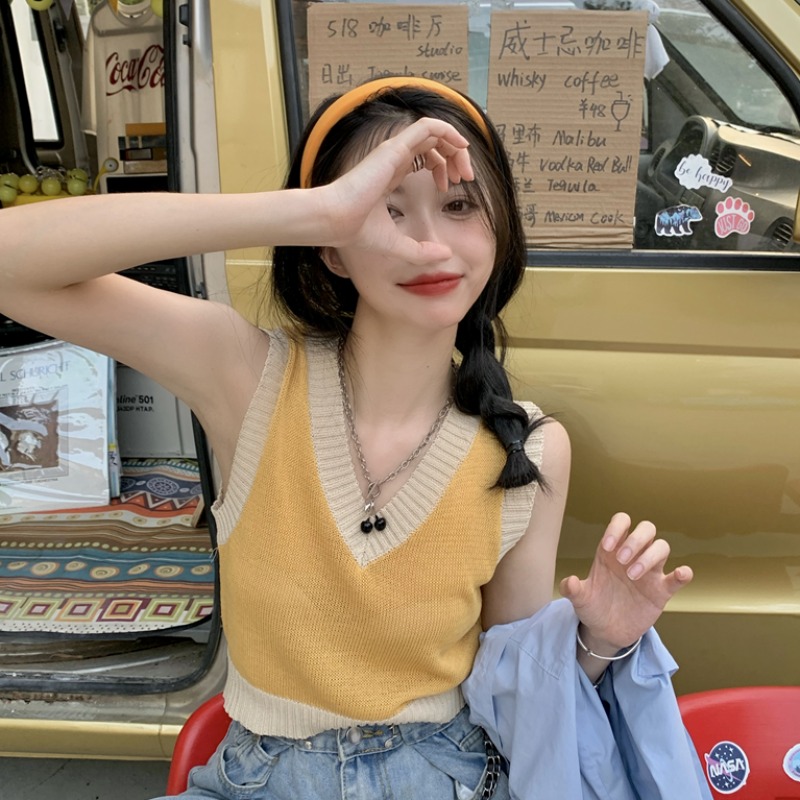 Sweet Check Short Knit Casual Top