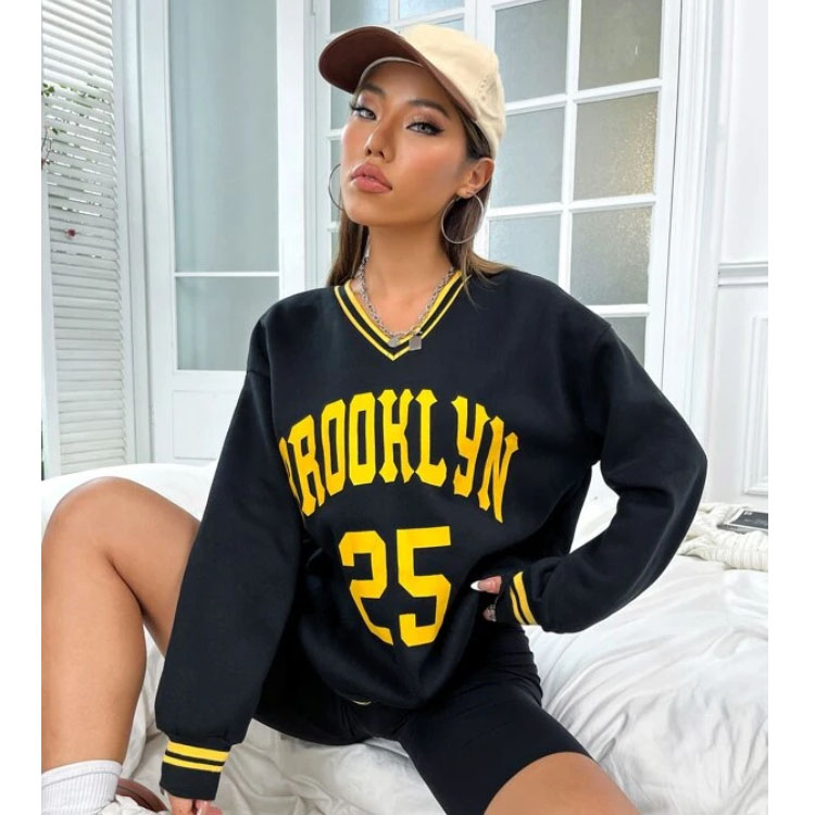 Women's Letter Graphic V-neck Black Sweatshirt