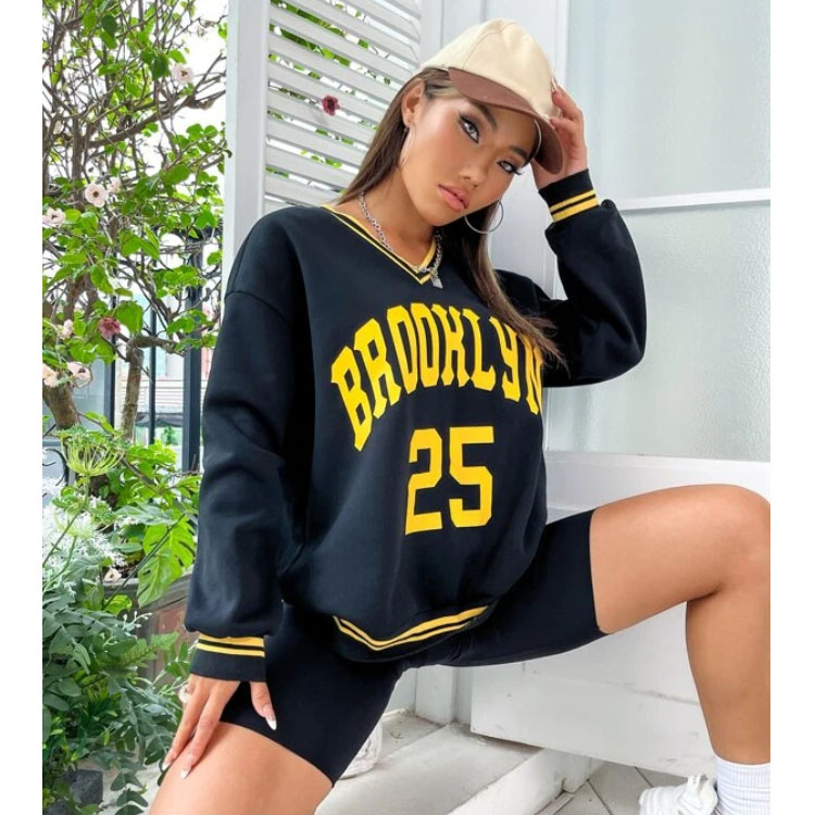 Women's Letter Graphic V-neck Black Sweatshirt